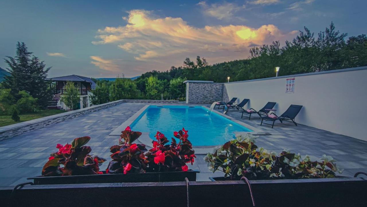 Holiday Home Emir Račić エクステリア 写真